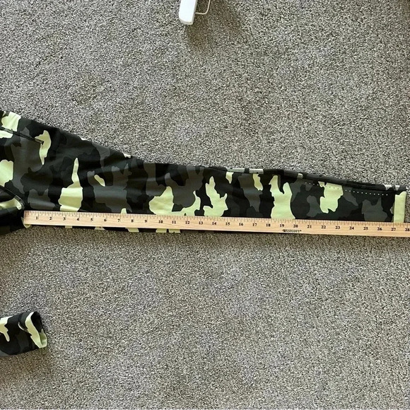 Lululemon Swift Speed HR Tight 28” Luxtreme LW5CY4S HCCG Neon Green Camo Size‎ 2 - Picture 11 of 13